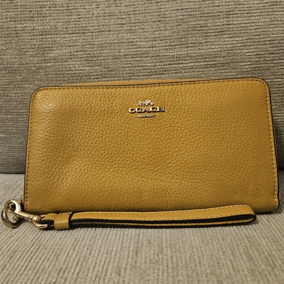 Coach Handbags - Coach Gold Leather Accordion Wristlet